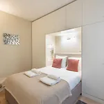 Elegant Parisian Stay - Steps to Opéra, Lafayette&Dining