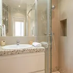 Elegant Parisian Stay - Steps to Opéra, Lafayette&Dining